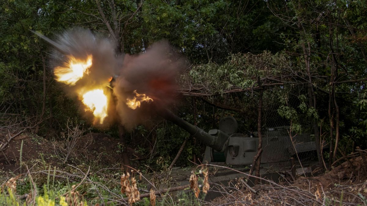 Ukrajina nakupuje ohromné množství munice za vysoké ceny, Rusové ji mají levnější z Íránu